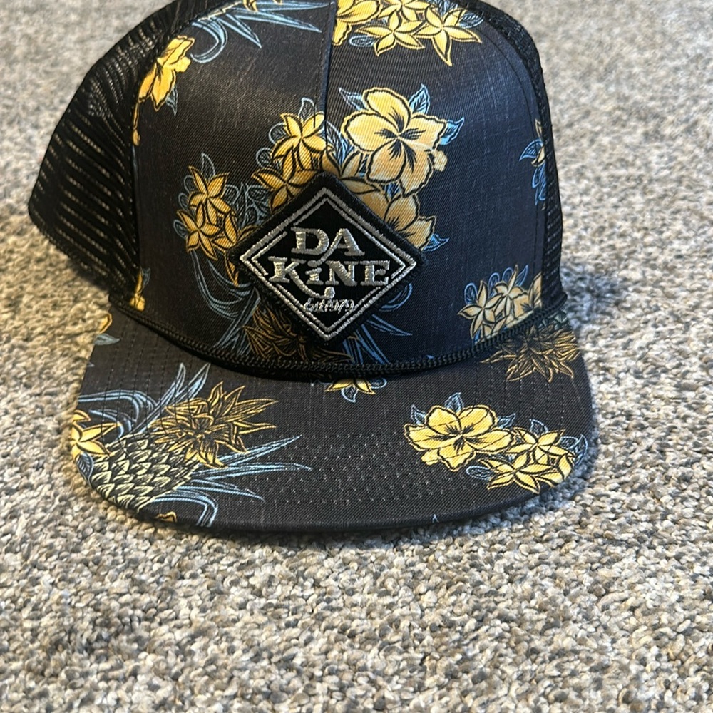Dakine hat